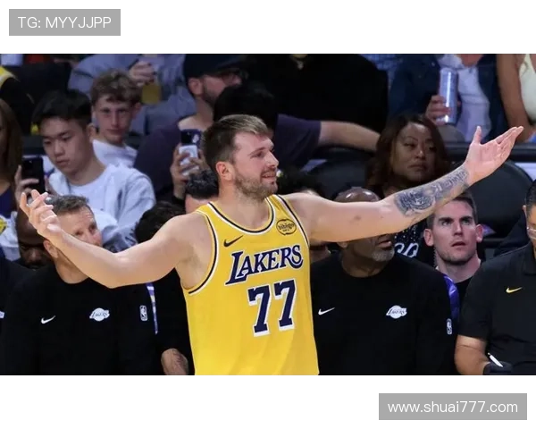 东契奇闪耀勇湖大战全场高光时刻勇士鏖战湖人上演精彩对决 东契奇闪耀勇湖大战全场高光时刻勇士鏖战湖人上演精彩对决